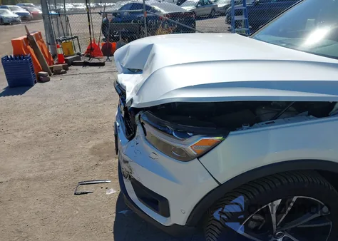 2022 Volvo Xc40 T5 R-Design z USA, uszkodzony, nr VIN YV4162UM5N2648695